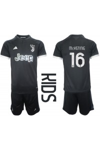 Fotbalové Dres Juventus Weston McKennie #16 Dětské Třetí Oblečení 2023-24 Krátký Rukáv (+ trenýrky)